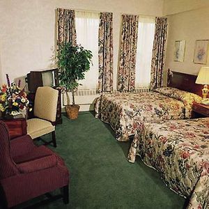 Genetti Hotel & Suites